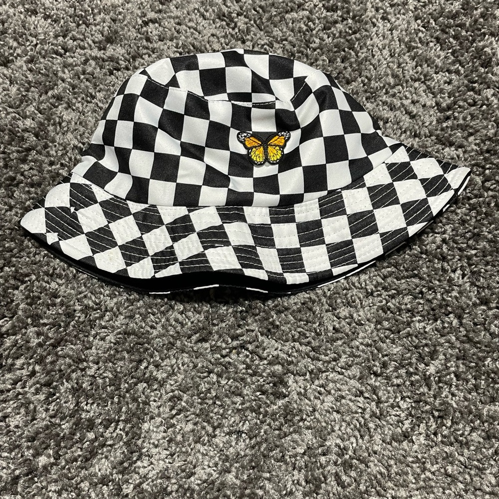 Checkered bucket hat